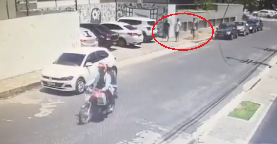 Trio sequestra mulher e rouba carro no Centro de Teresina